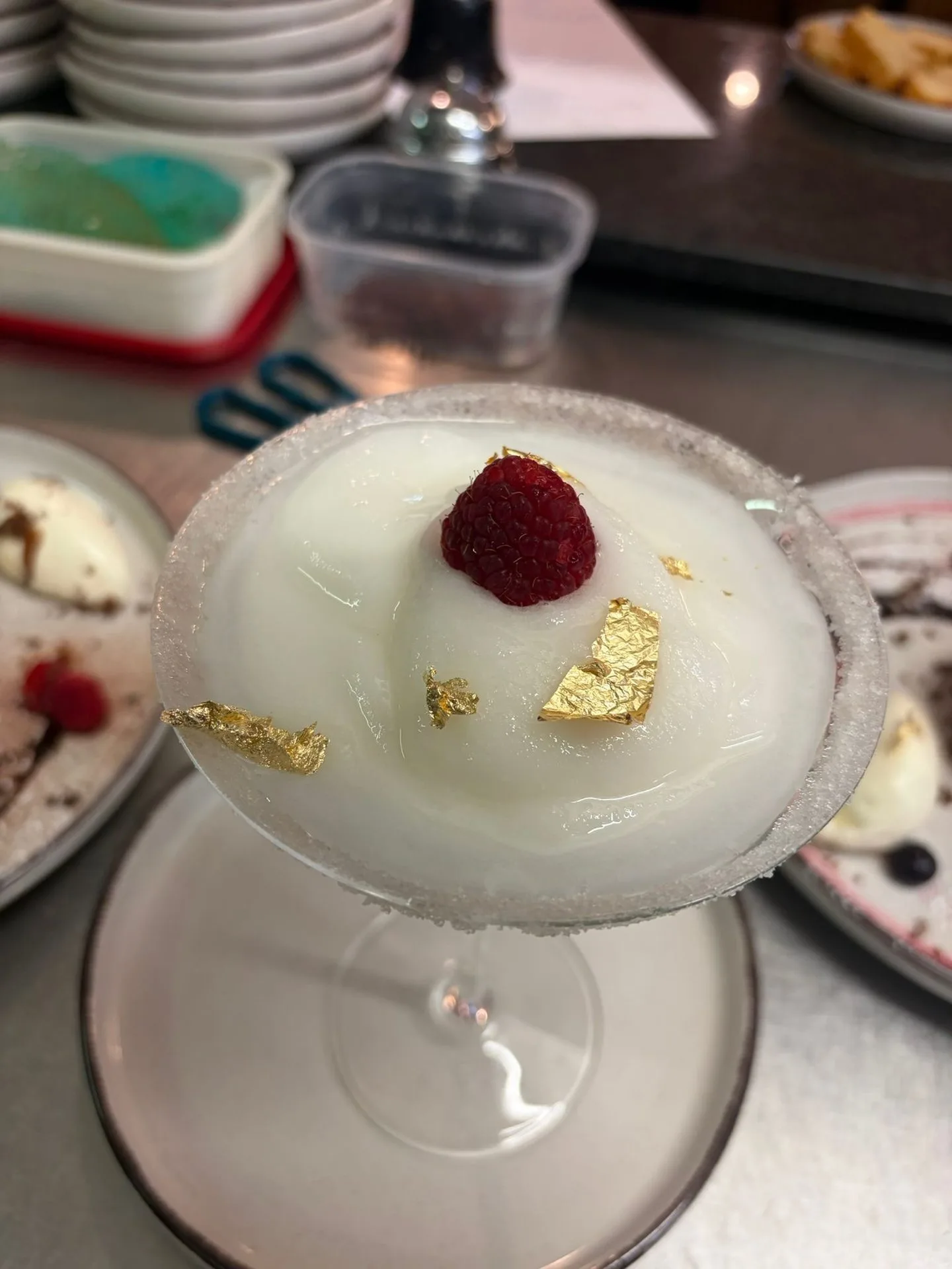 Dressage d'une assiette en cuisine chez Come di noi, Seraing